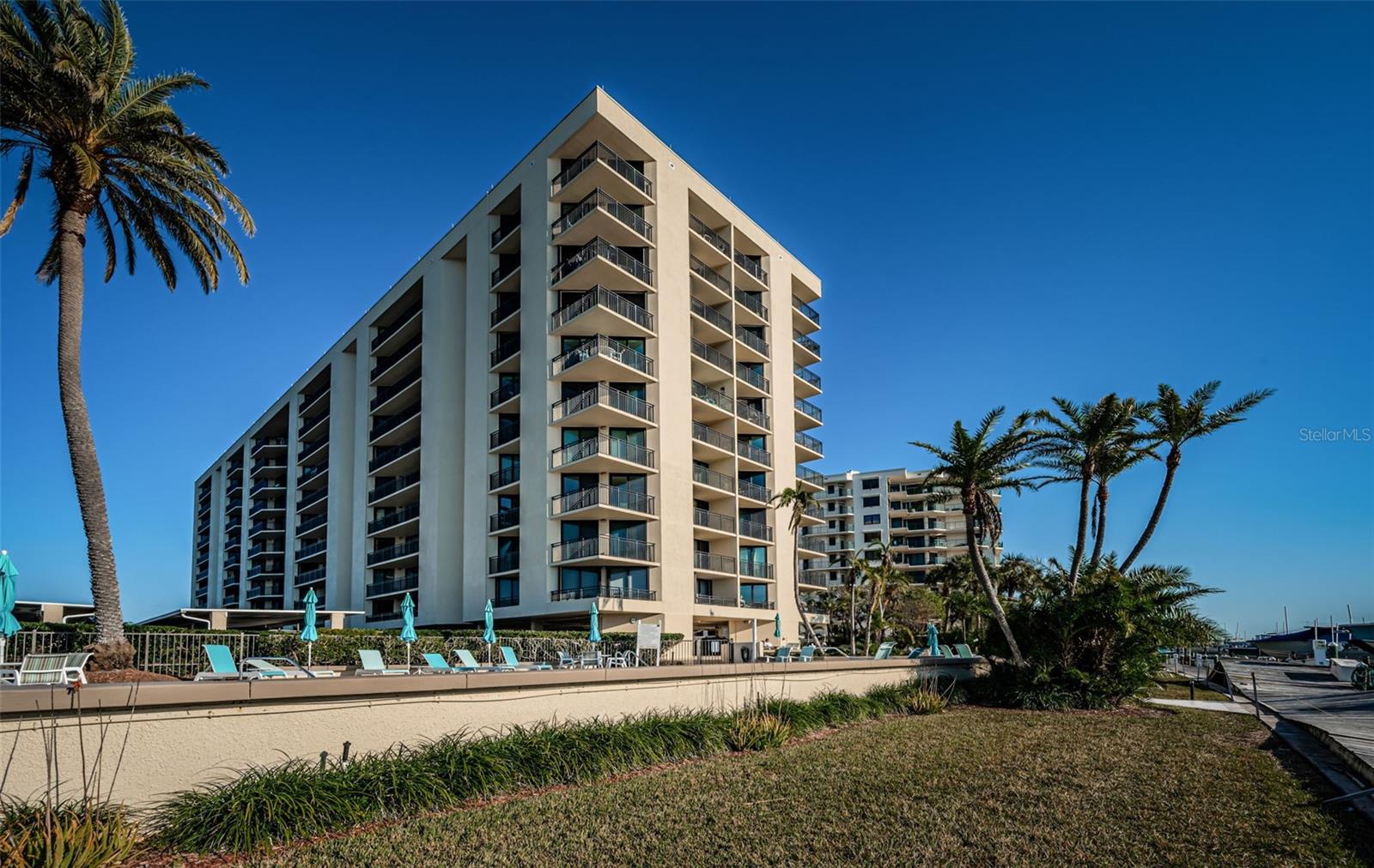 Island Walk Waterfront Properties