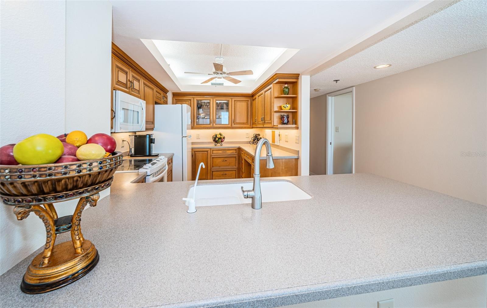 Light & Bright Cucina with Breakfast Bar