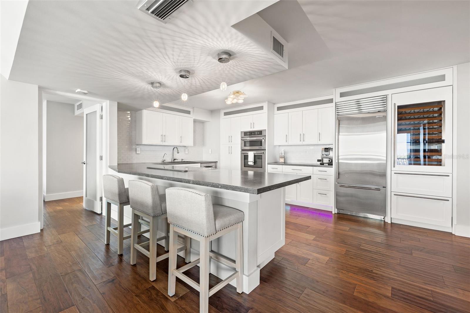 Light and Bright Kitchen