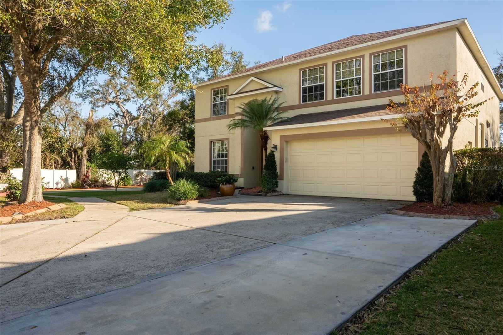 Front View Driveway fits 7 Vehicles