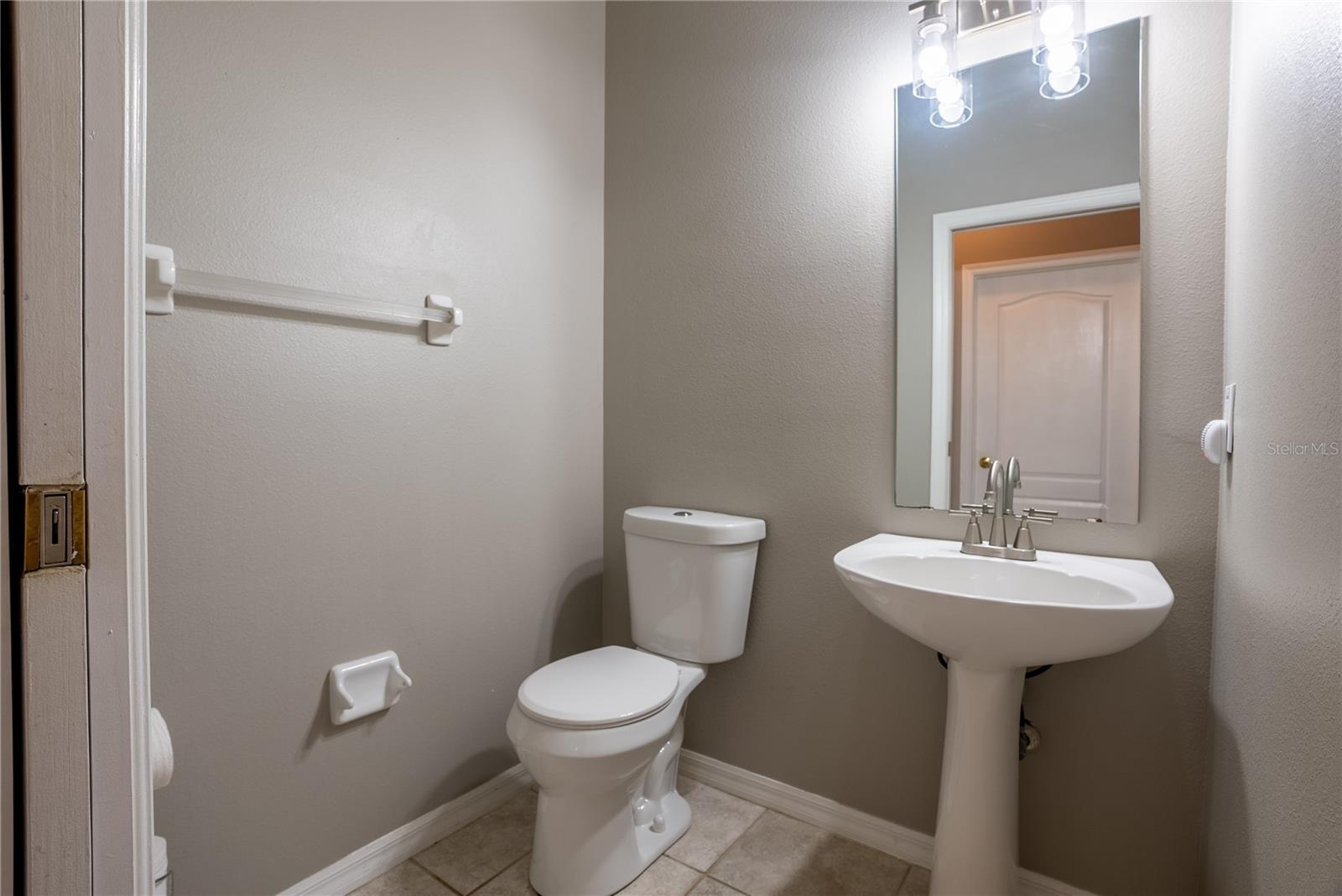 1/2 Bath room 1st floor
