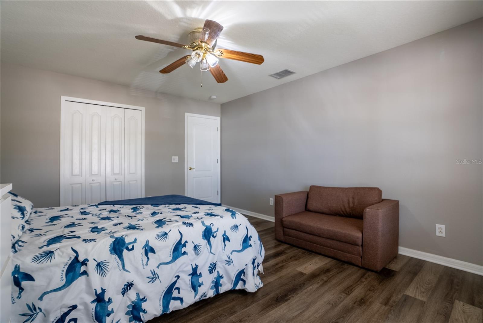 2nd bed room 2nd floor facing front of house
