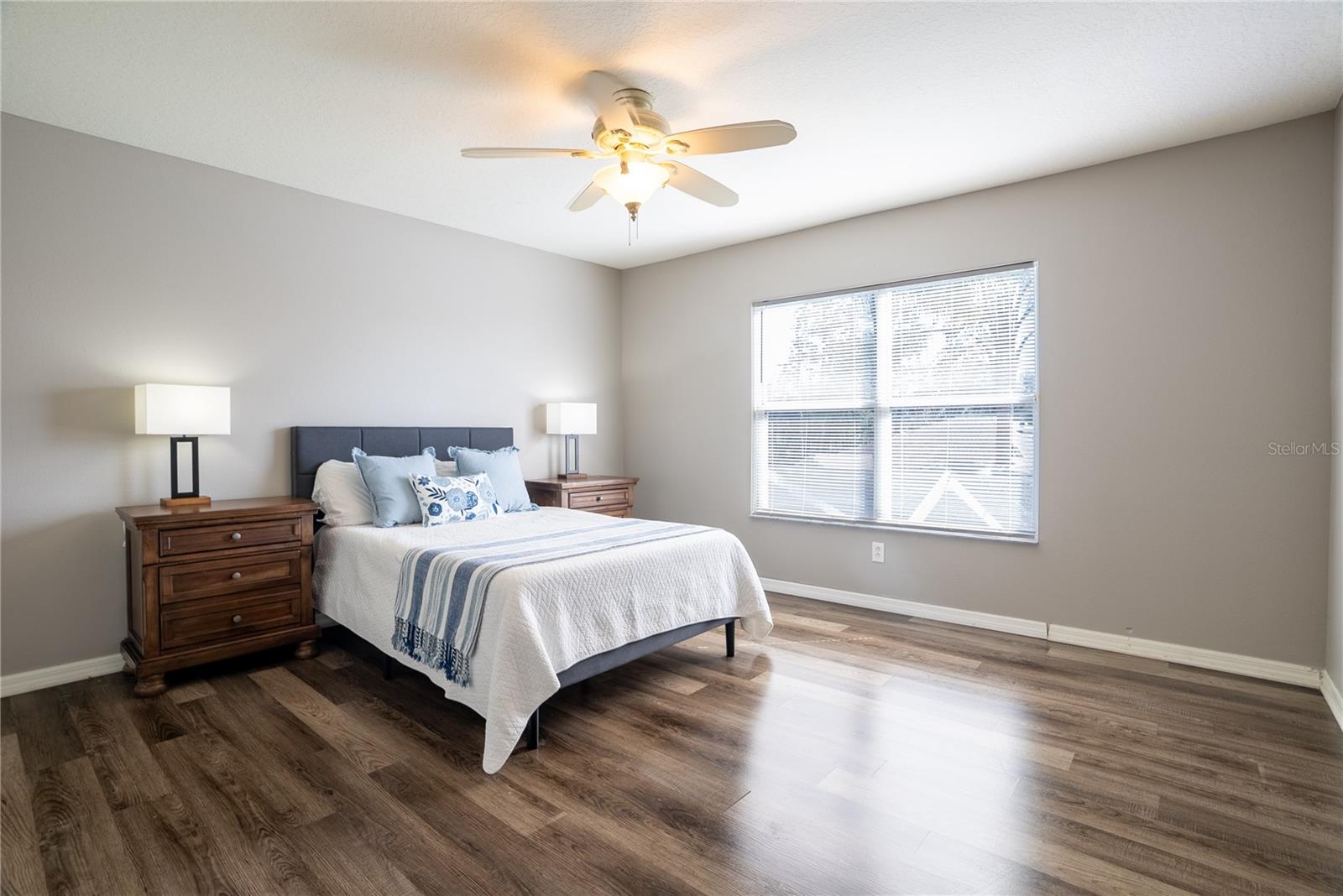 4th bed room facing lake and pool