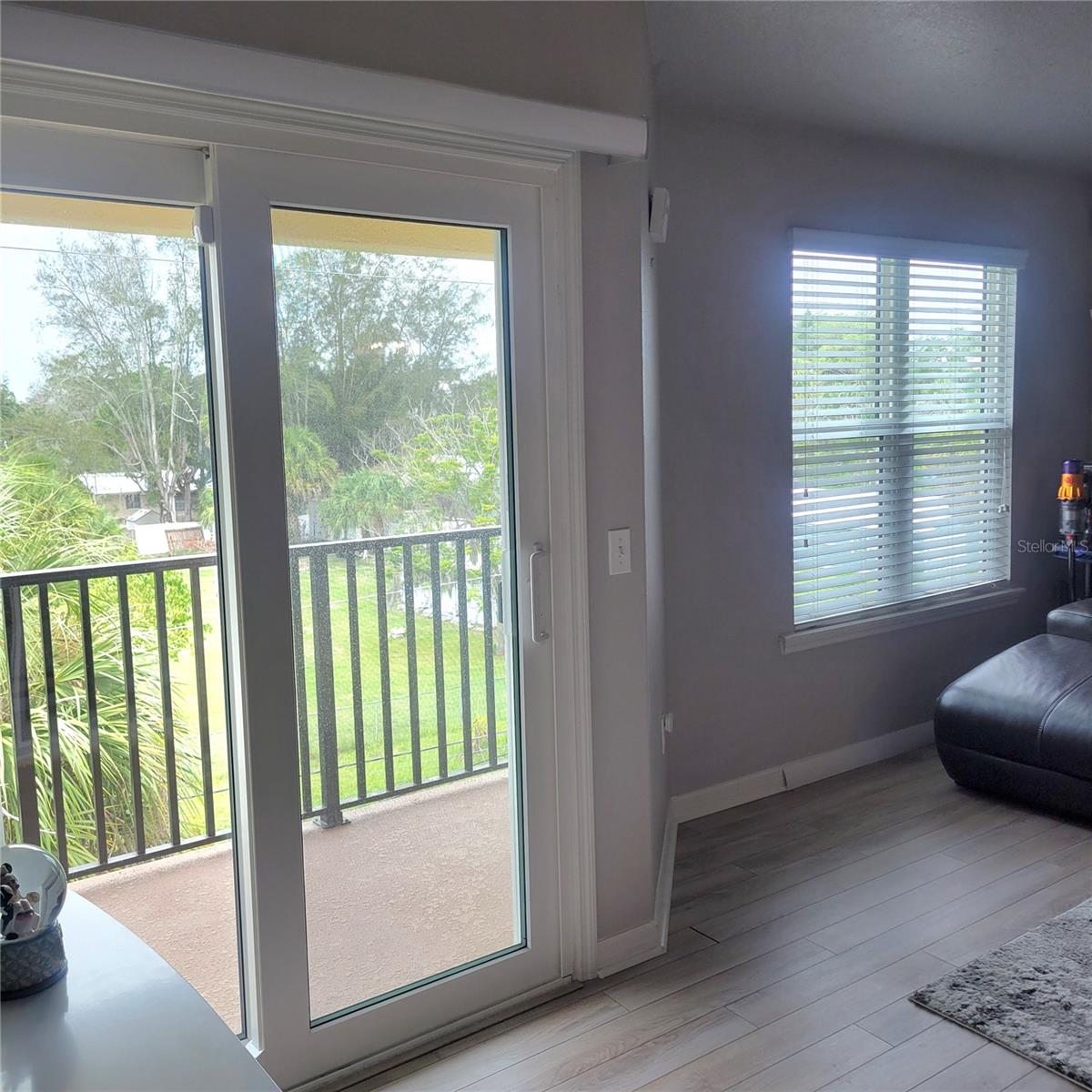 BALCONY OFF GREAT ROOM