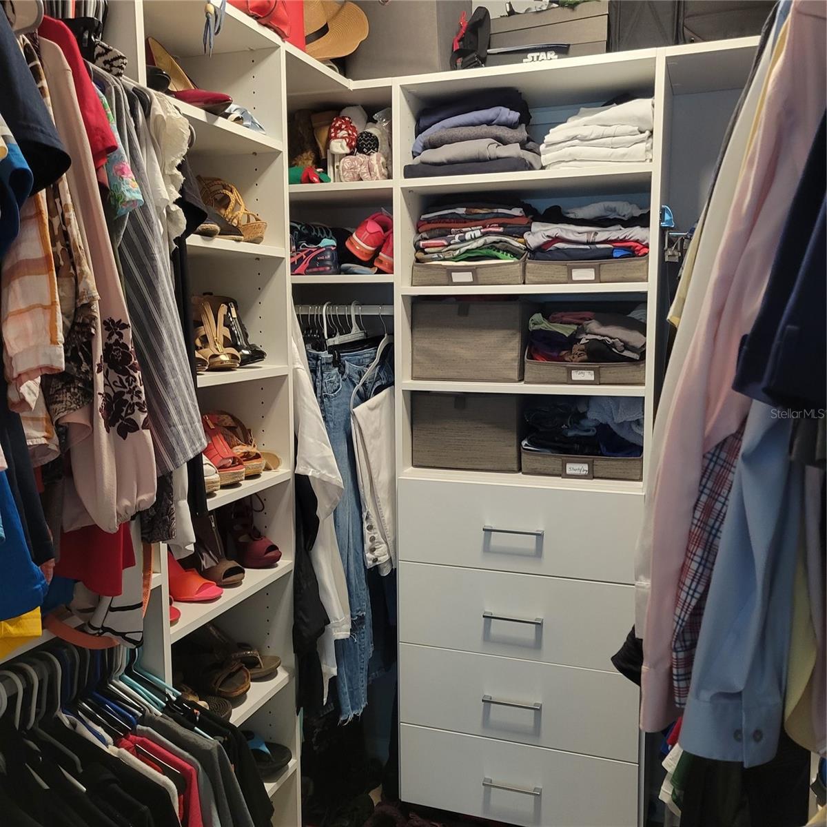 CUSTOM CALIFORINA CLOSET