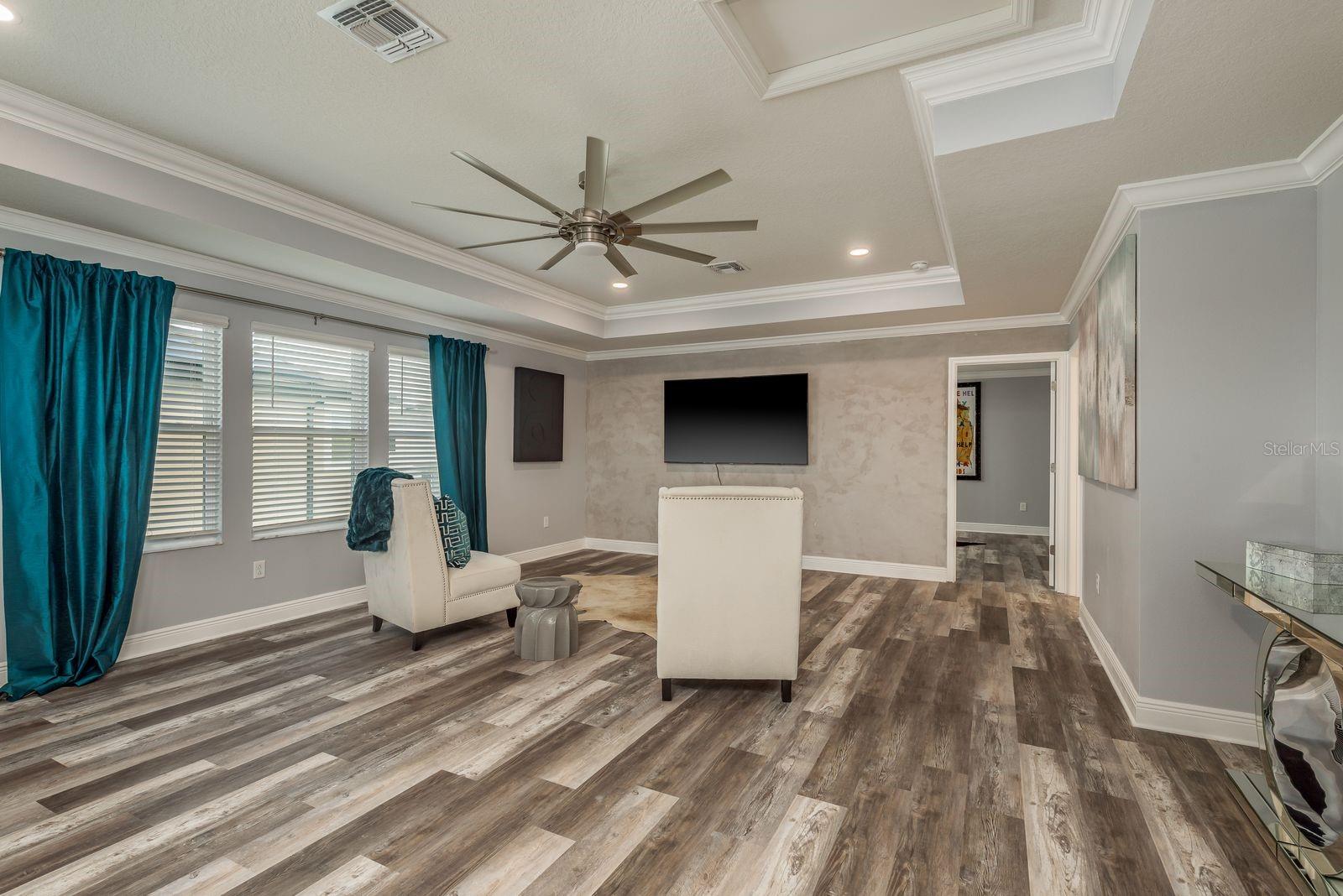 Tray ceiling, crown molding and accent wall.