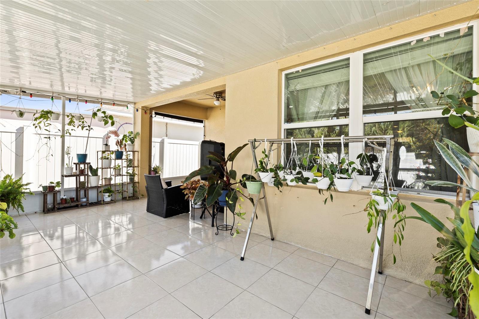 spacious tiled lanai