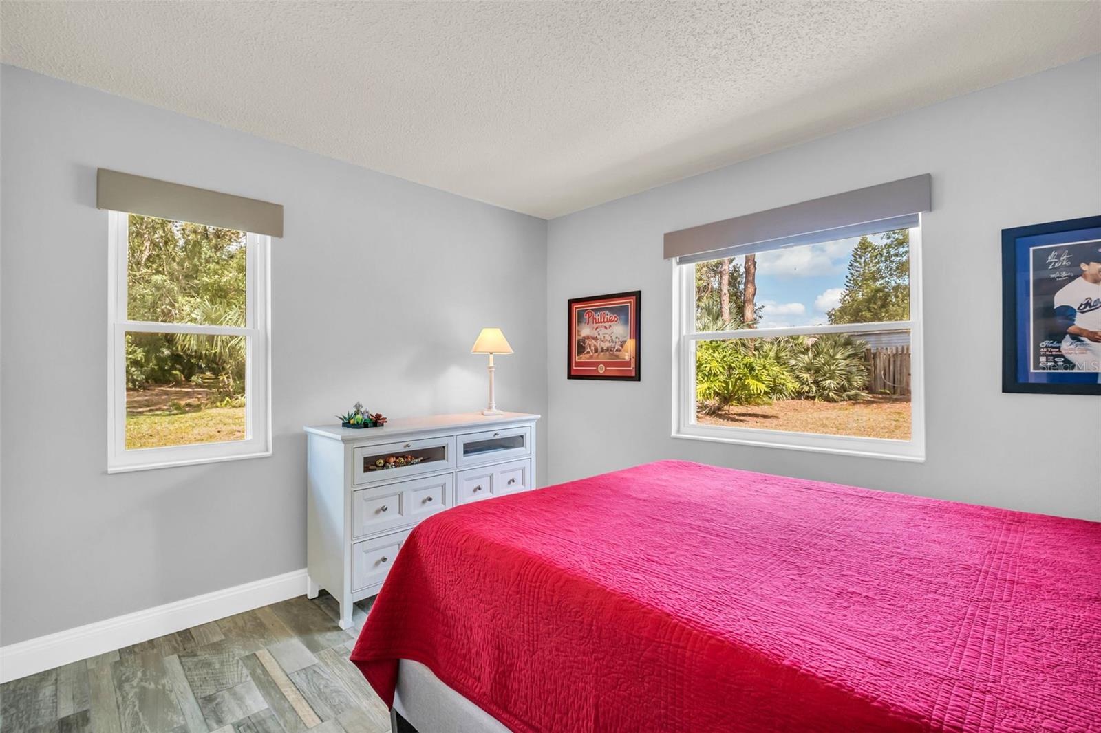 Large 2nd bedroom with relaxing green views~