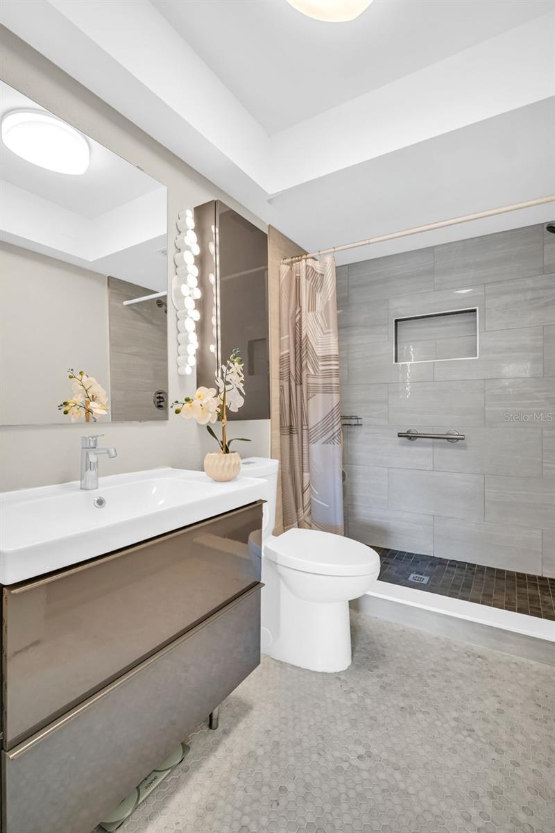 Beautifully renovated en-suite with walk-in shower~