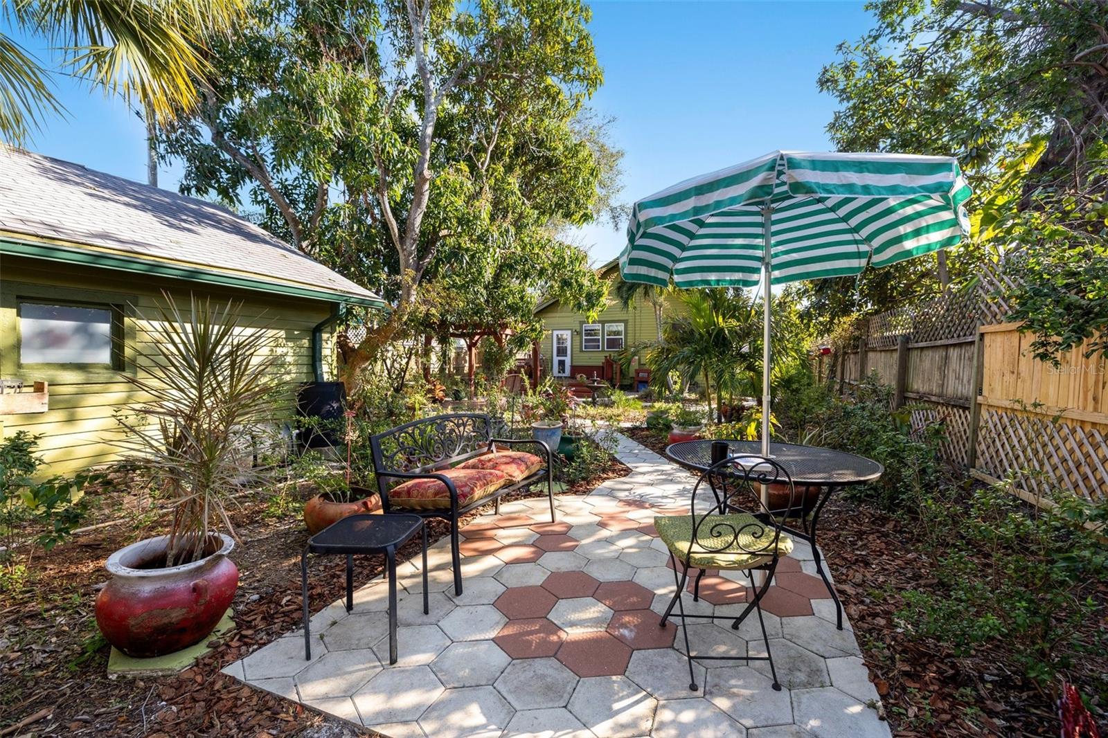 backyard garden sitting area