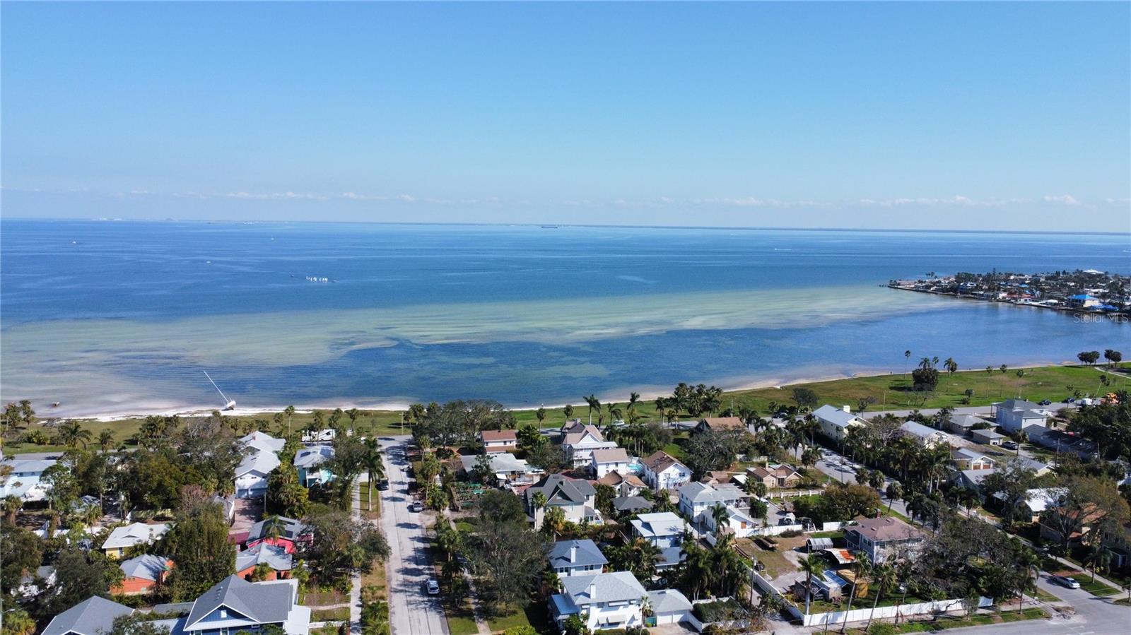 Overhead view from house looking east showing proximity to Tampa Bay and Lassing Park just 1 block