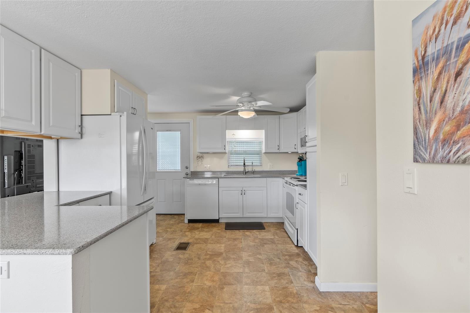 KITCHEN GRANITE COUNTERTOPS