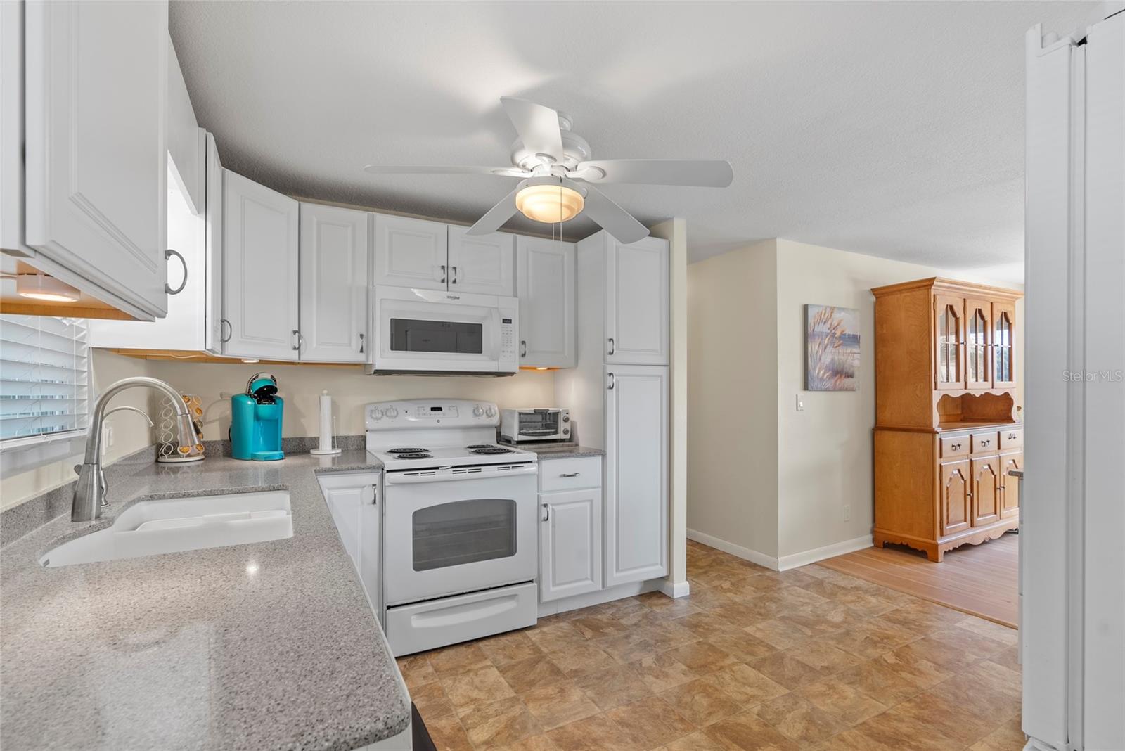 KITCHEN, UNDERCABINET LIGHTING