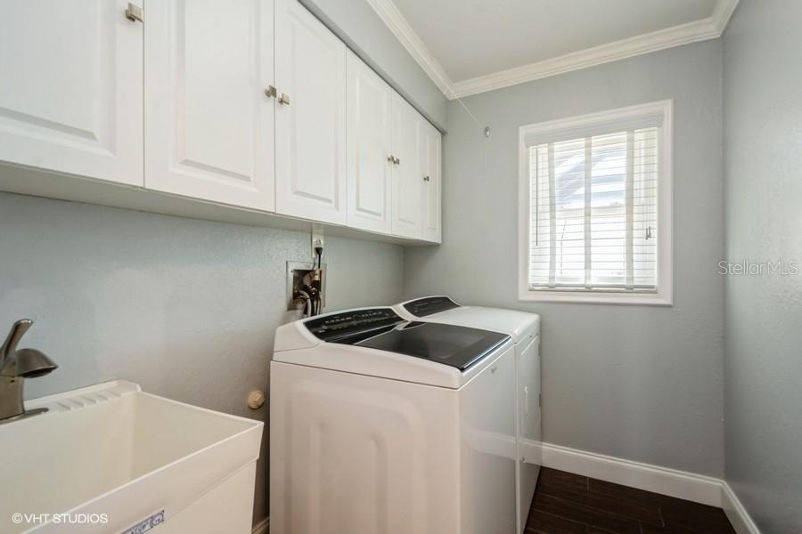 Indoor Laundry Room w/Sink