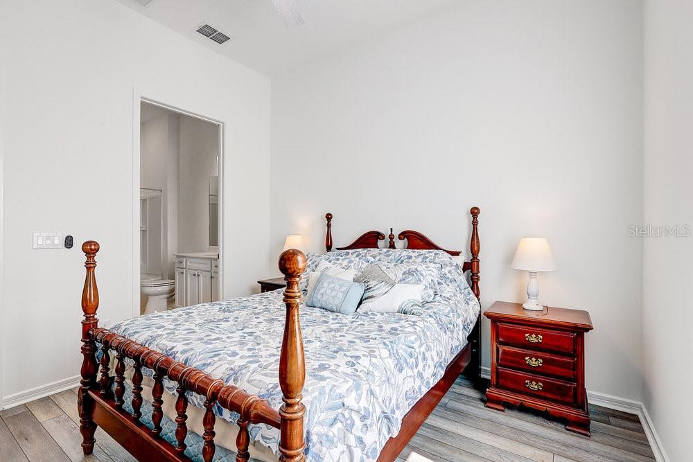Front/2nd ensuite