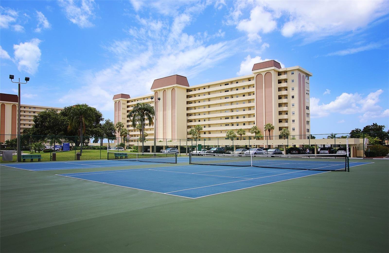 Tennis court & pickleball