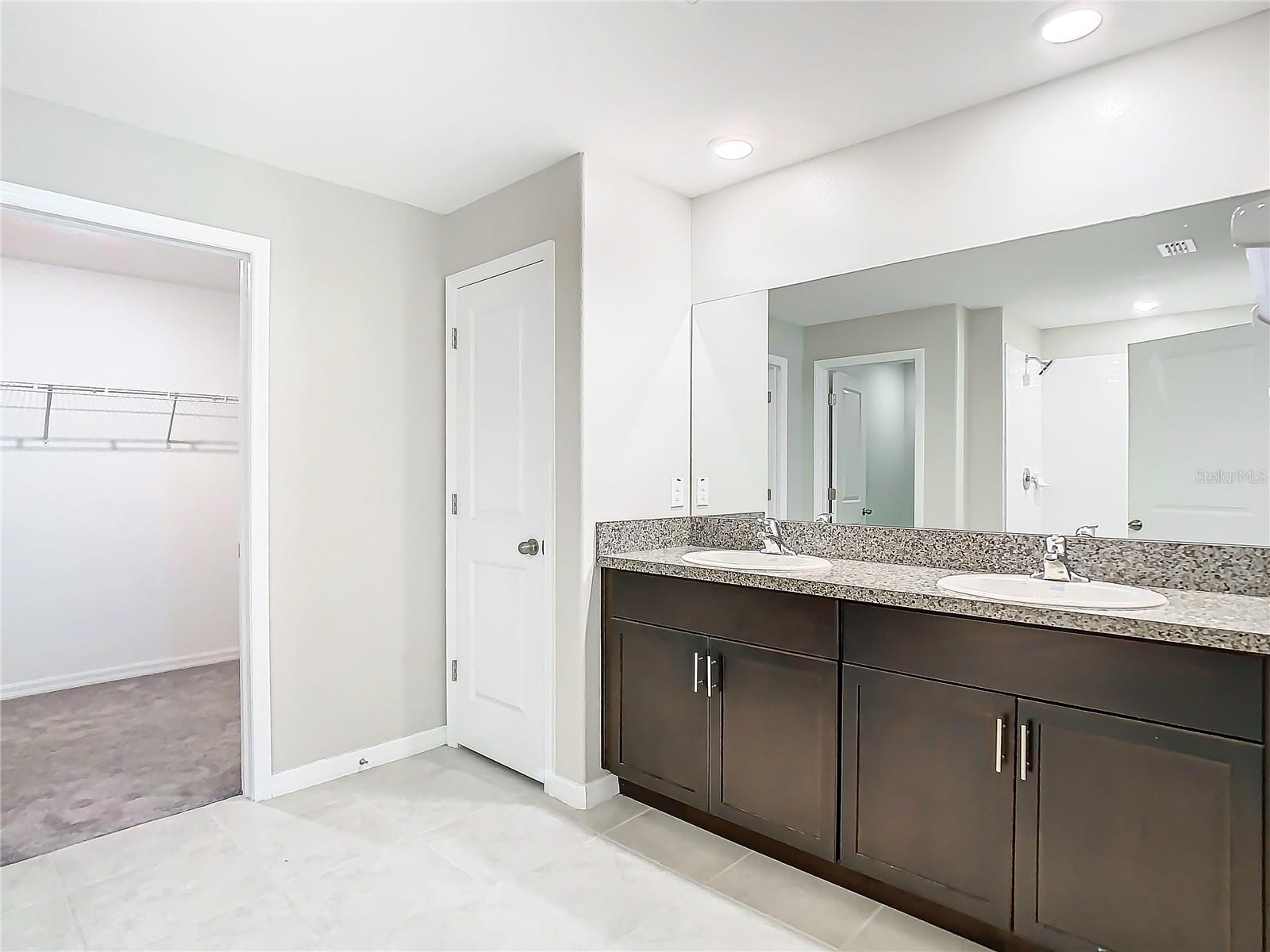 Primary Bathroom Suite w/Double Sink Vanities