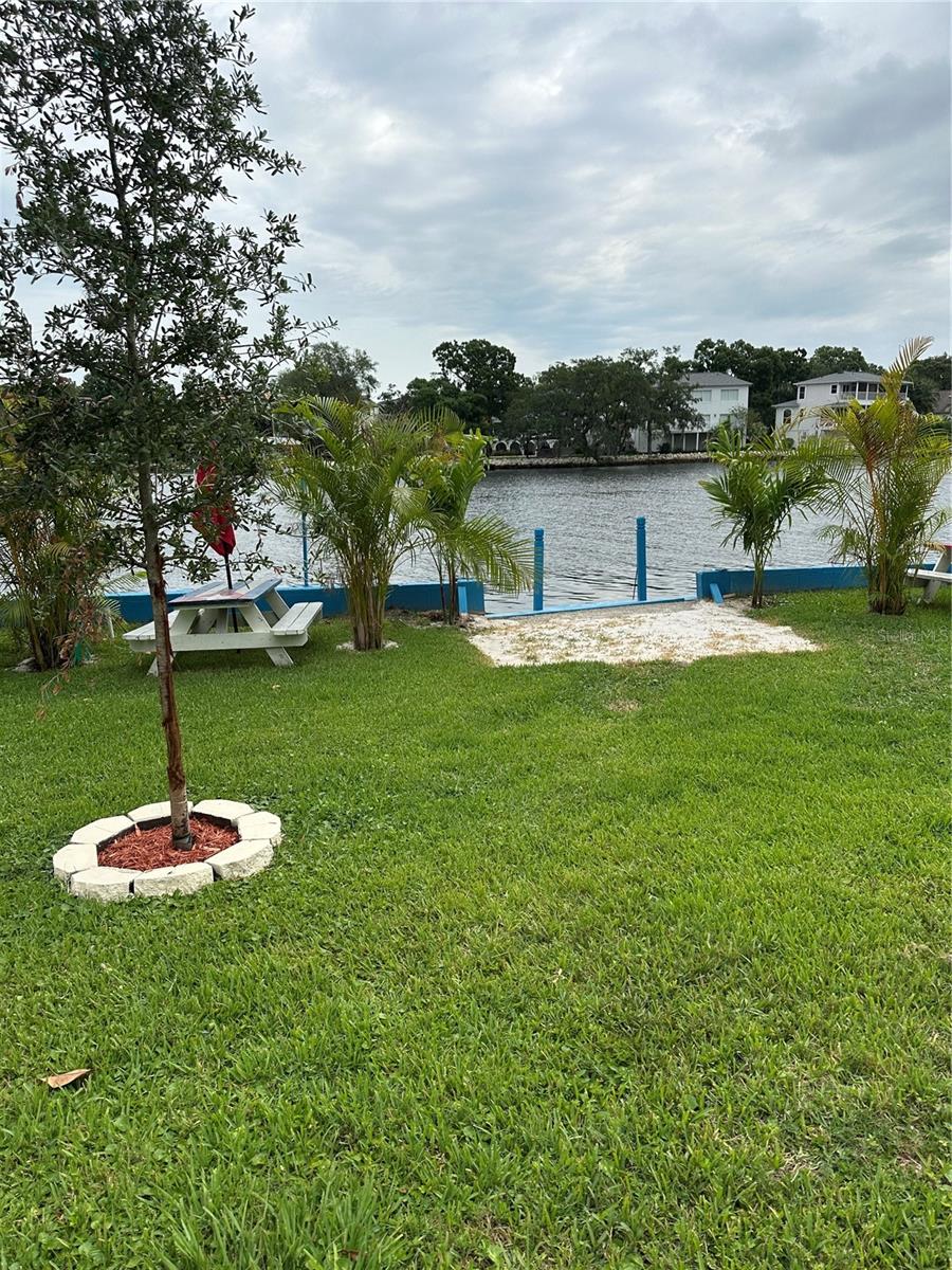 TB8349557