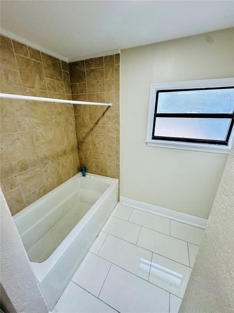 master bathroom tub