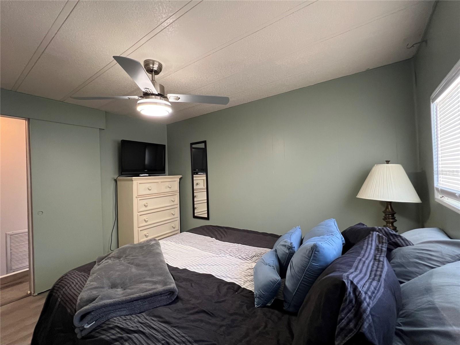 2nd bedroom