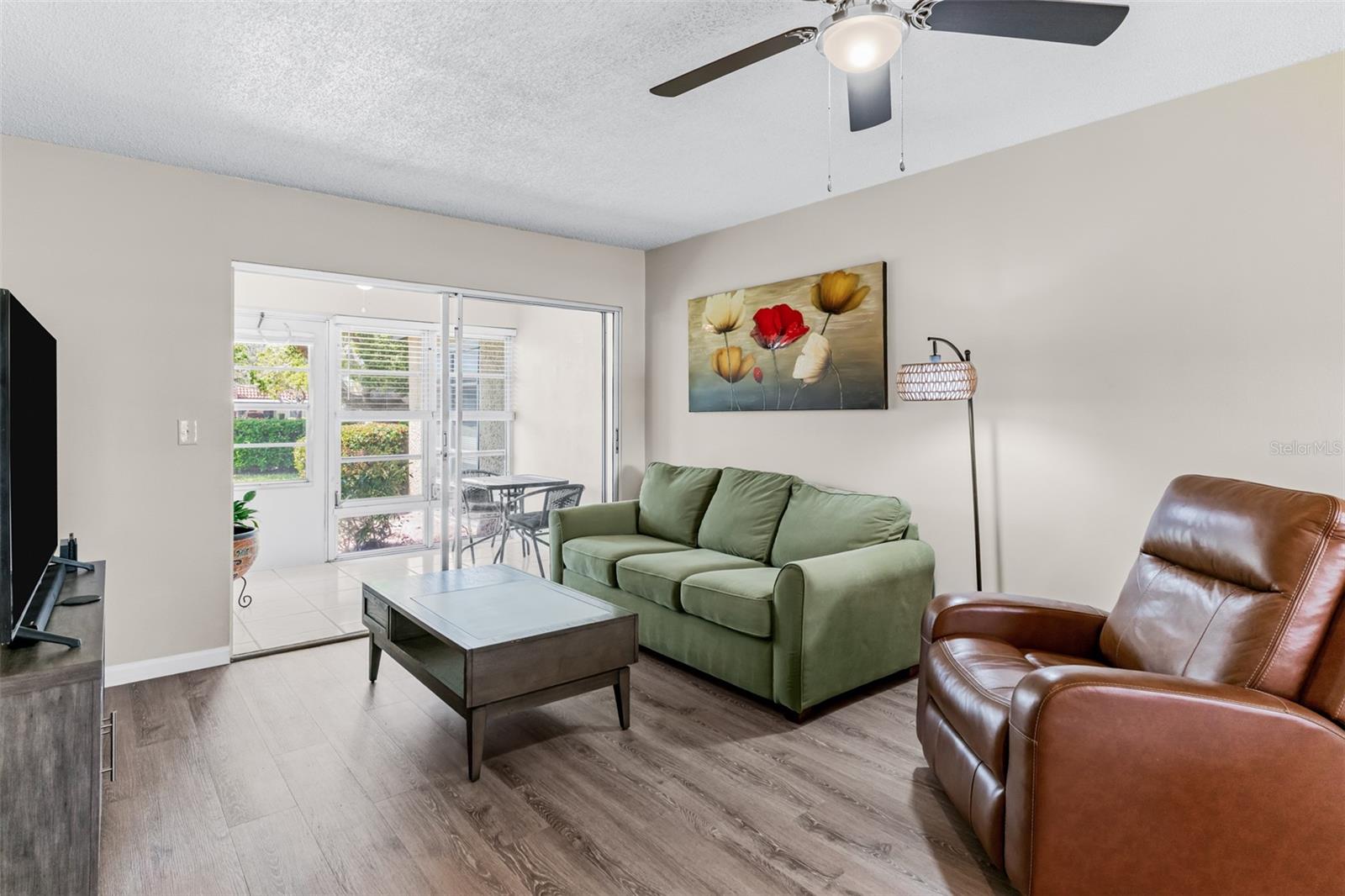 Livingroom with patio access