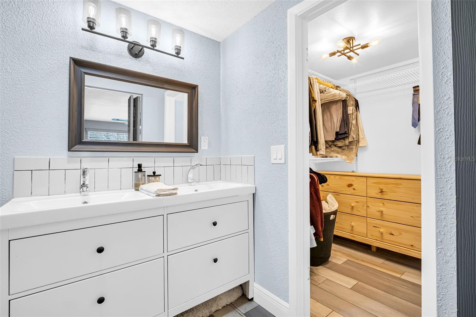 Primary Ensuite Bath w/Closet