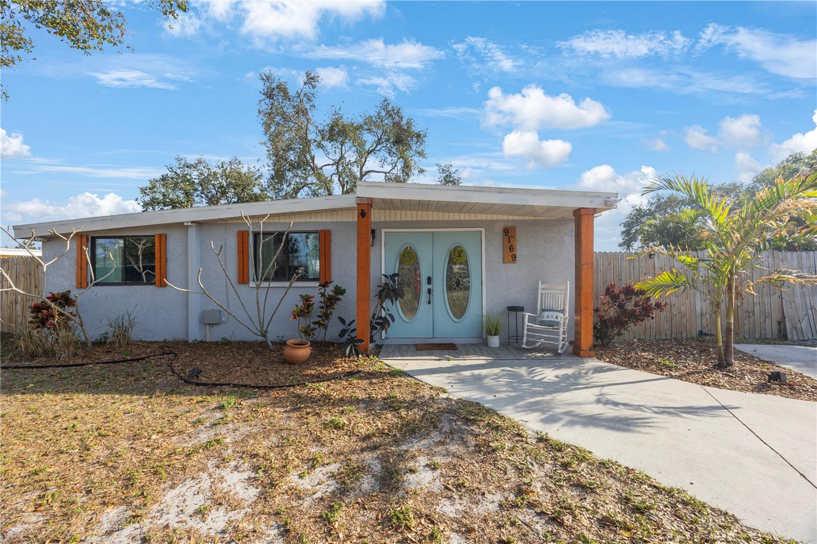 Super cute curb appeal