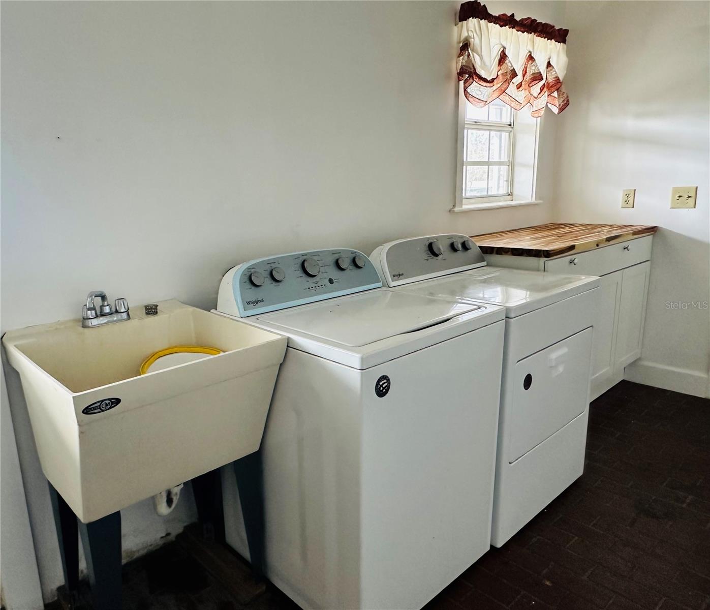 Laundry room with utility sink