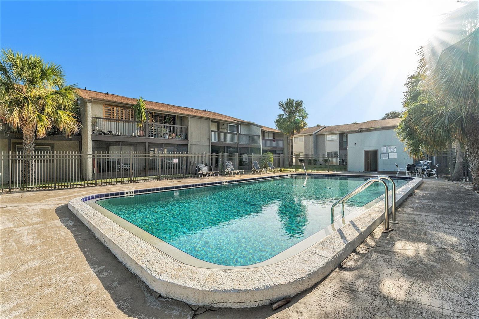 4 pools (three for adults, including two overlooking the water, and one for children)