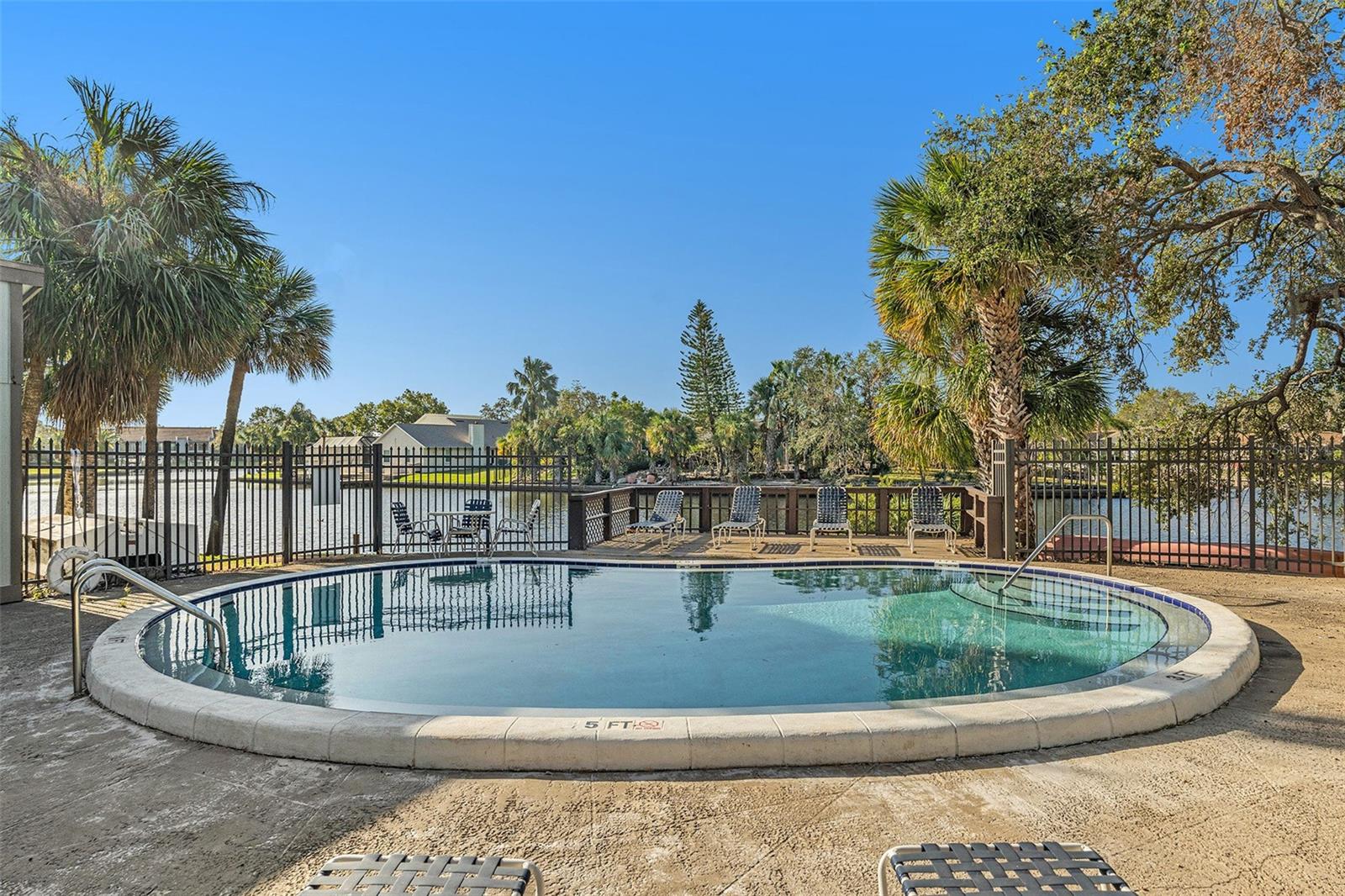 4 pools (three for adults, including two overlooking the water, and one for children)