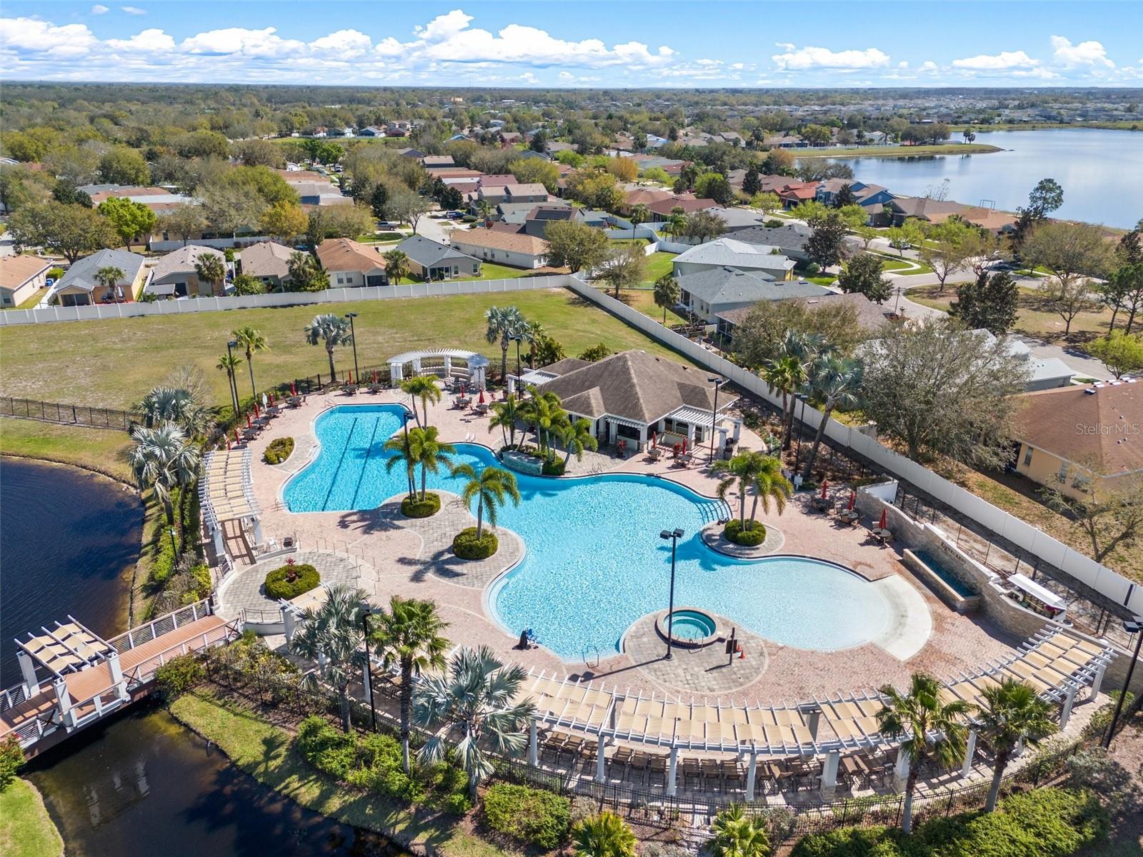 Rivercrest offers RESORT-STYLE AMENITIES for the whole family to enjoy! Soak up the sun in the expansive main pool!