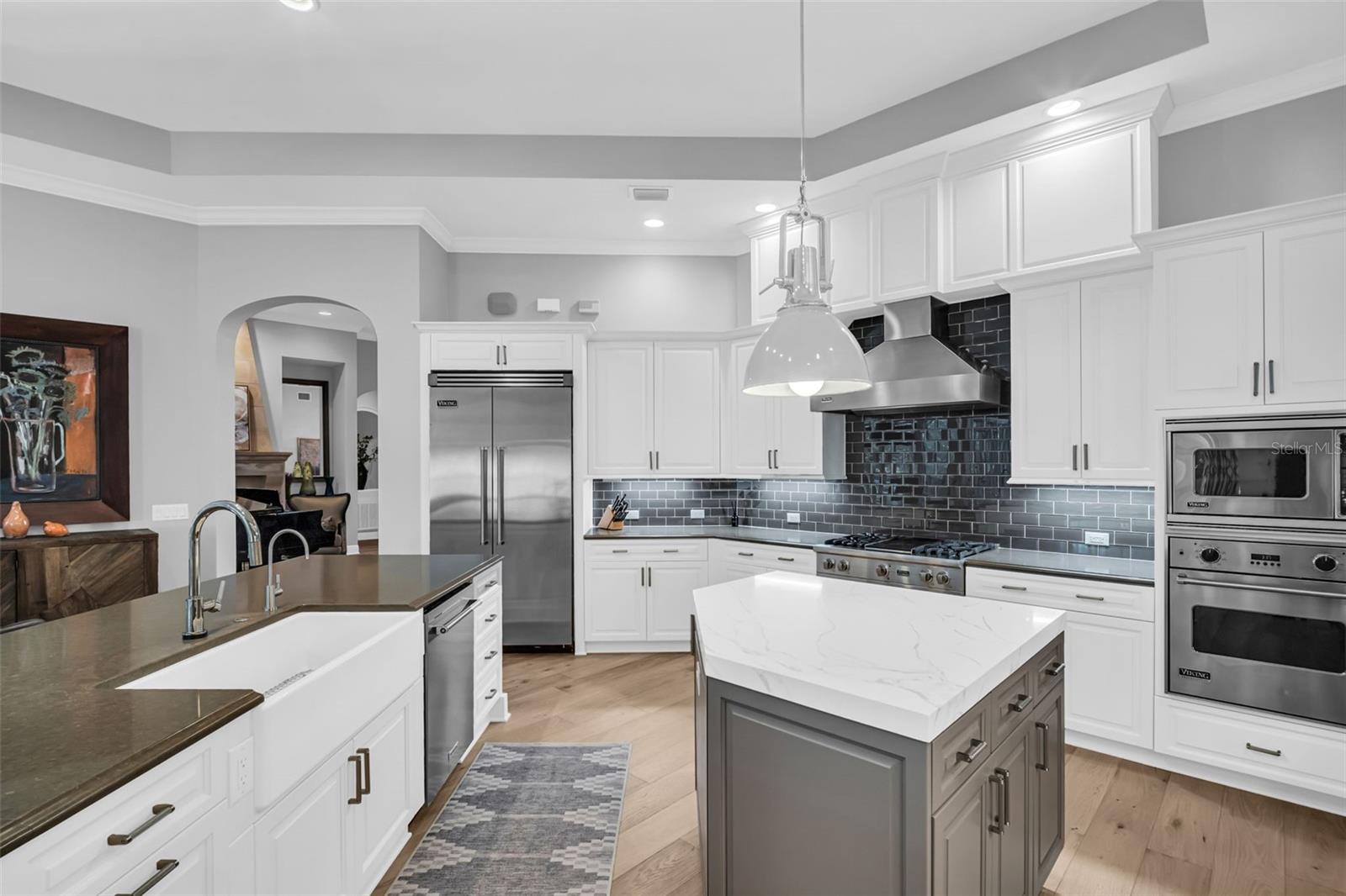 Full line kitchen with oversized farmhouse porcelain sink