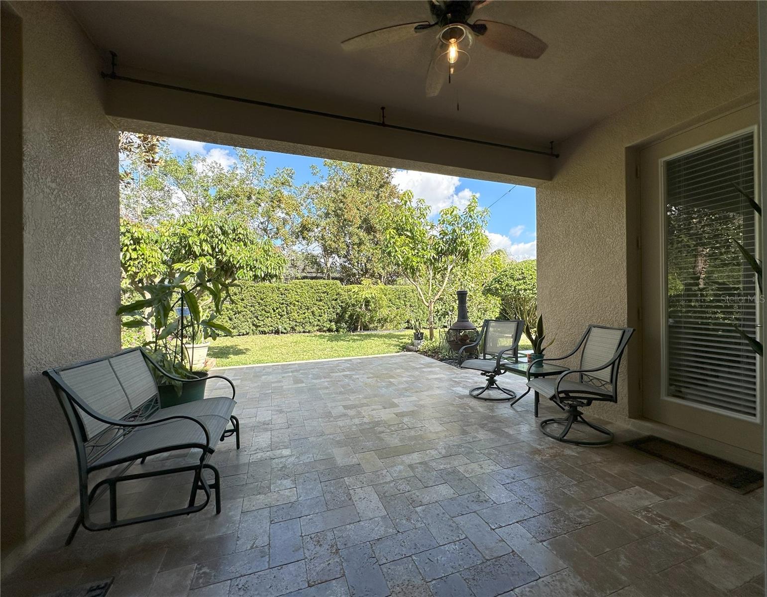 Covered patio with travertine pavers