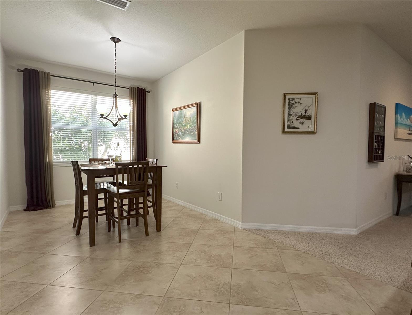 Breakfast nook/casual dining area