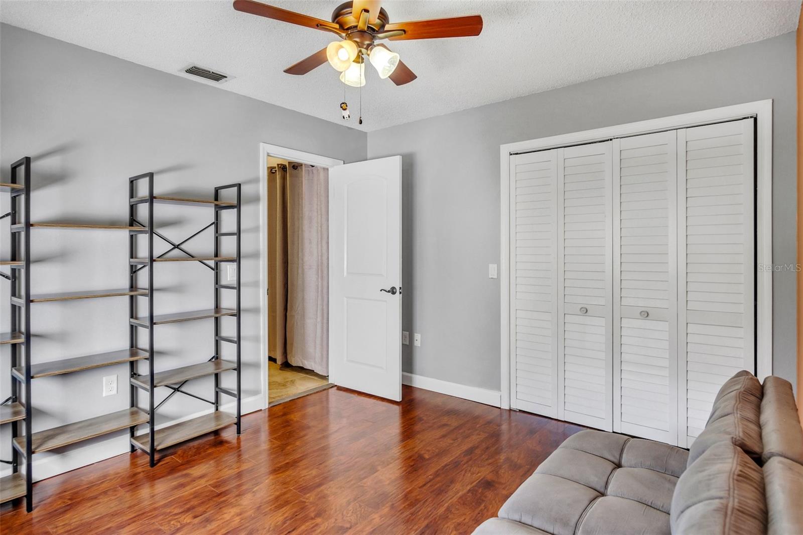 Guest bedroom