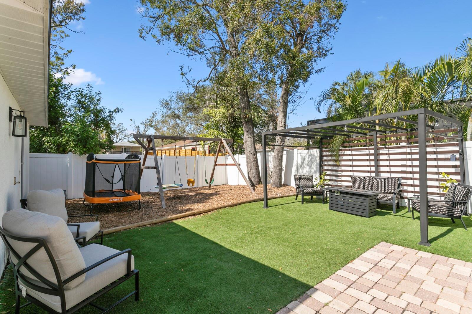 Enjoy entertaining in your fully fenced backyard