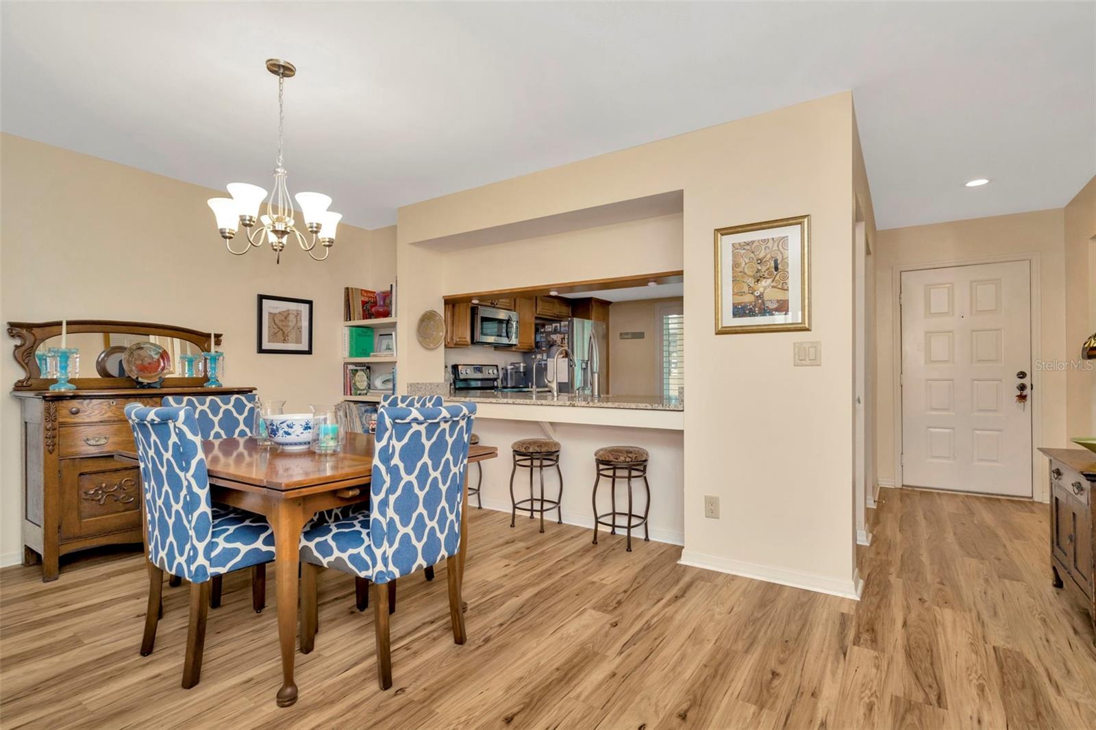 Dining room and breakfast bar at kitchen.