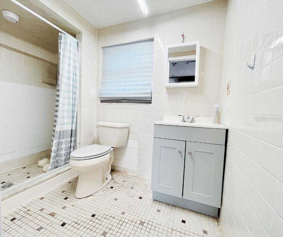 Indoor oversize laundry room