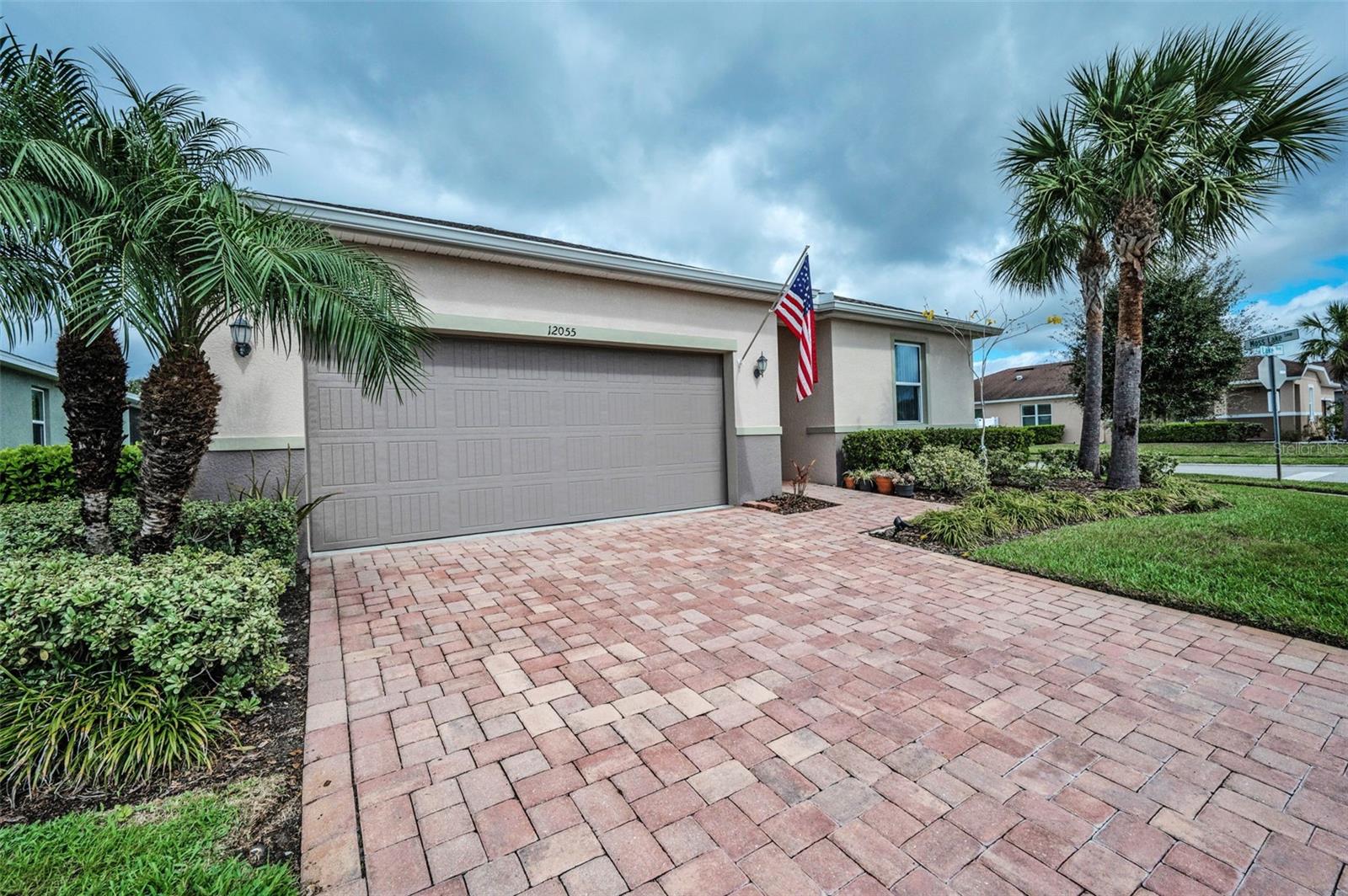 Paver brick driveway