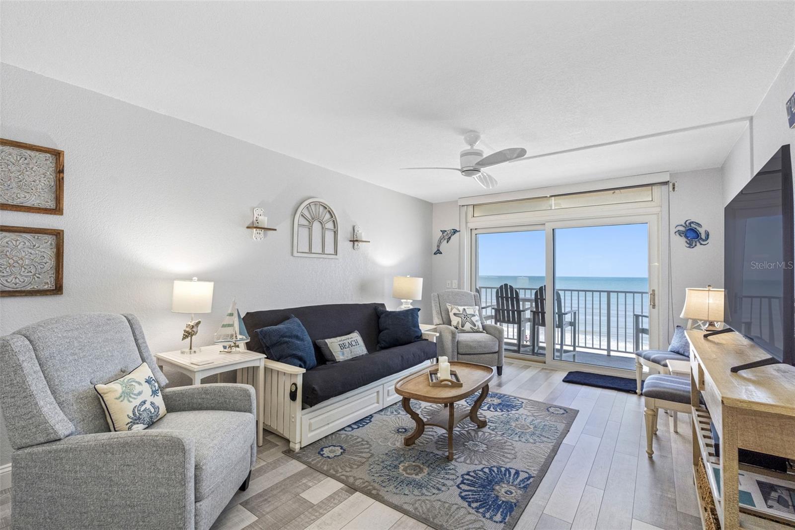 Living Room view to the beach