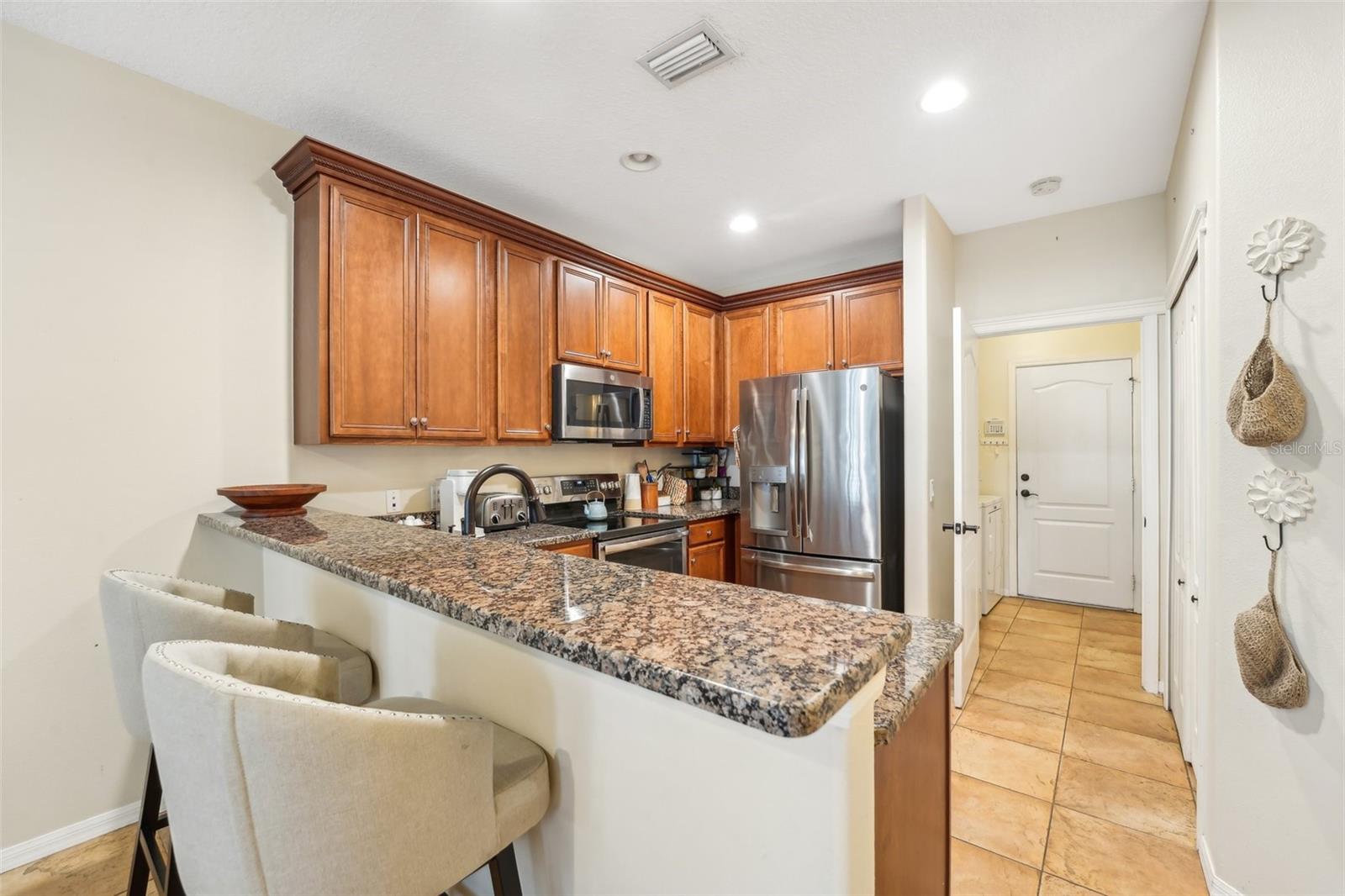 KITCHEN WITH HIGH BAR AND 42" CABINETS