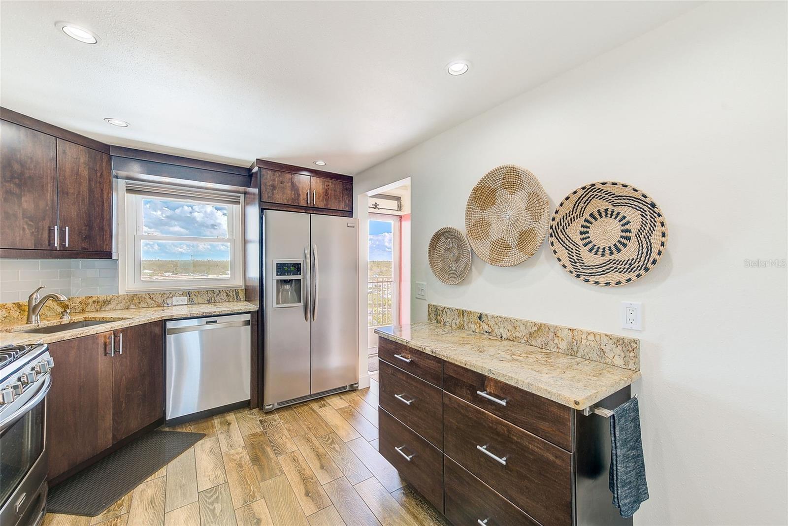 Chef's delight! Gorgeous CUSTOM cabinets and drawers!