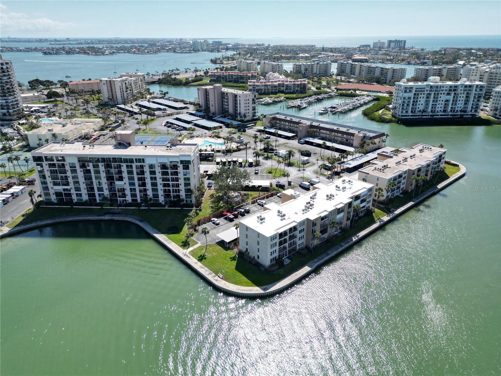 Resort living at its finest. Welcome to the Yorktown in beautiful Bay Island.