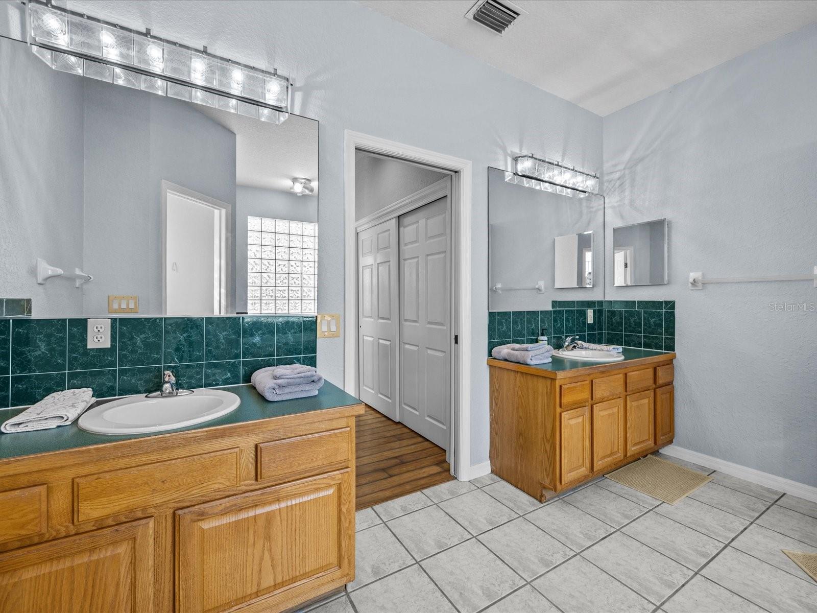 Ensuite to the Master Bedroom..dual vanities