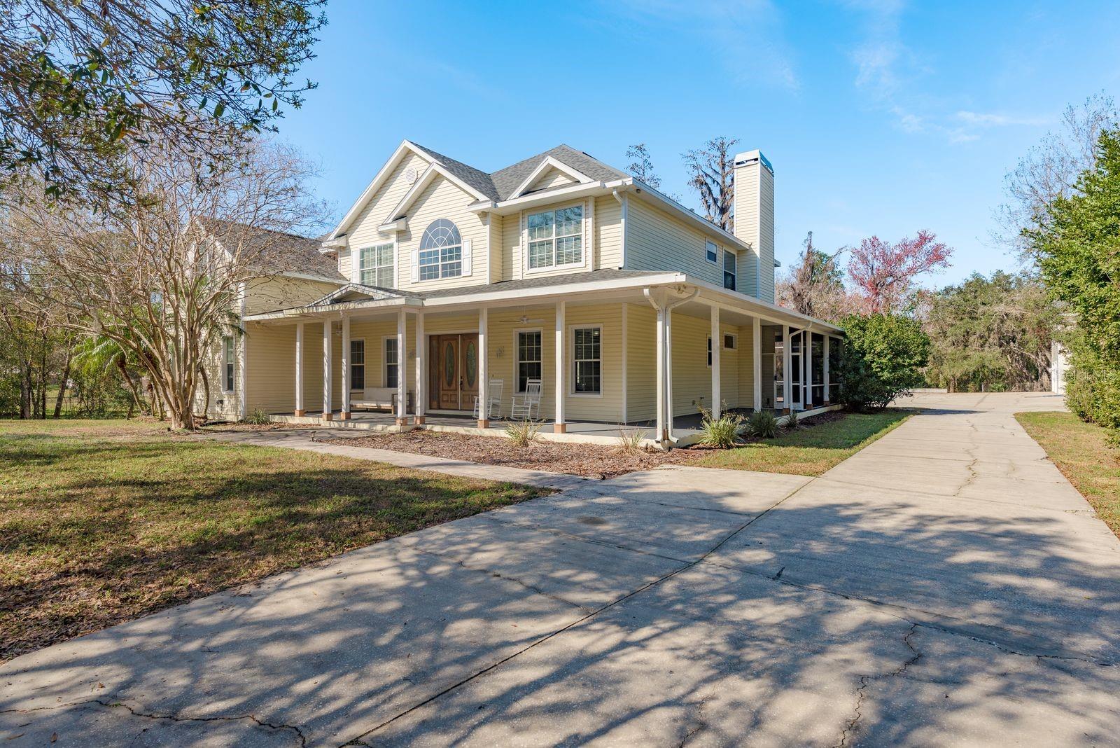 Beautiful home in a country setting!