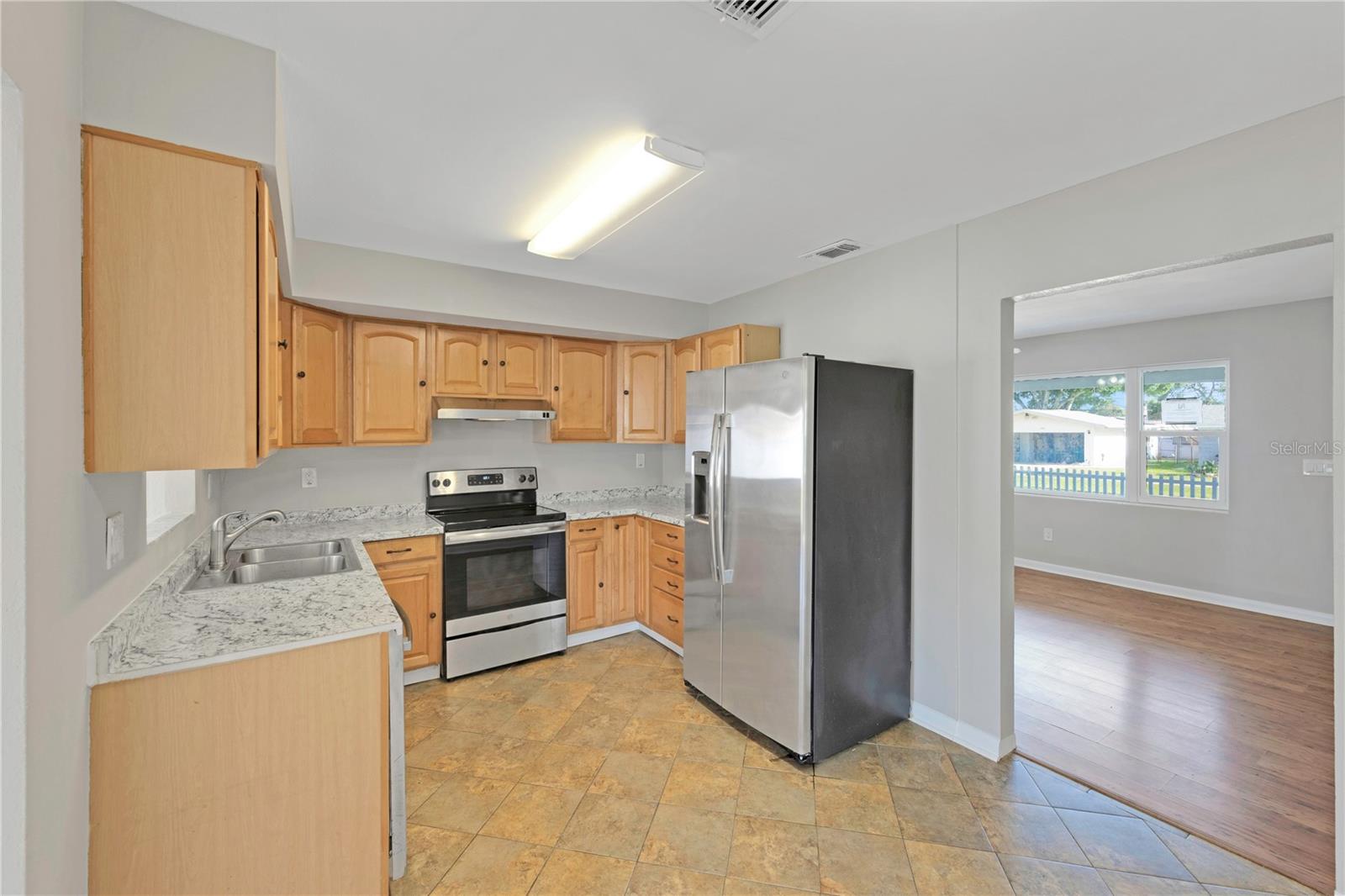 Kitchen - Right View