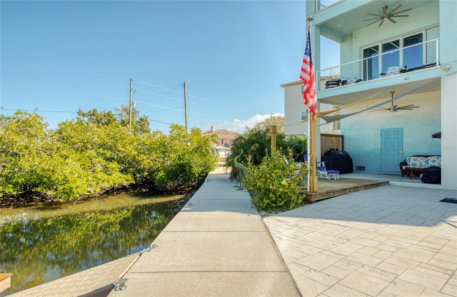 canal / patio