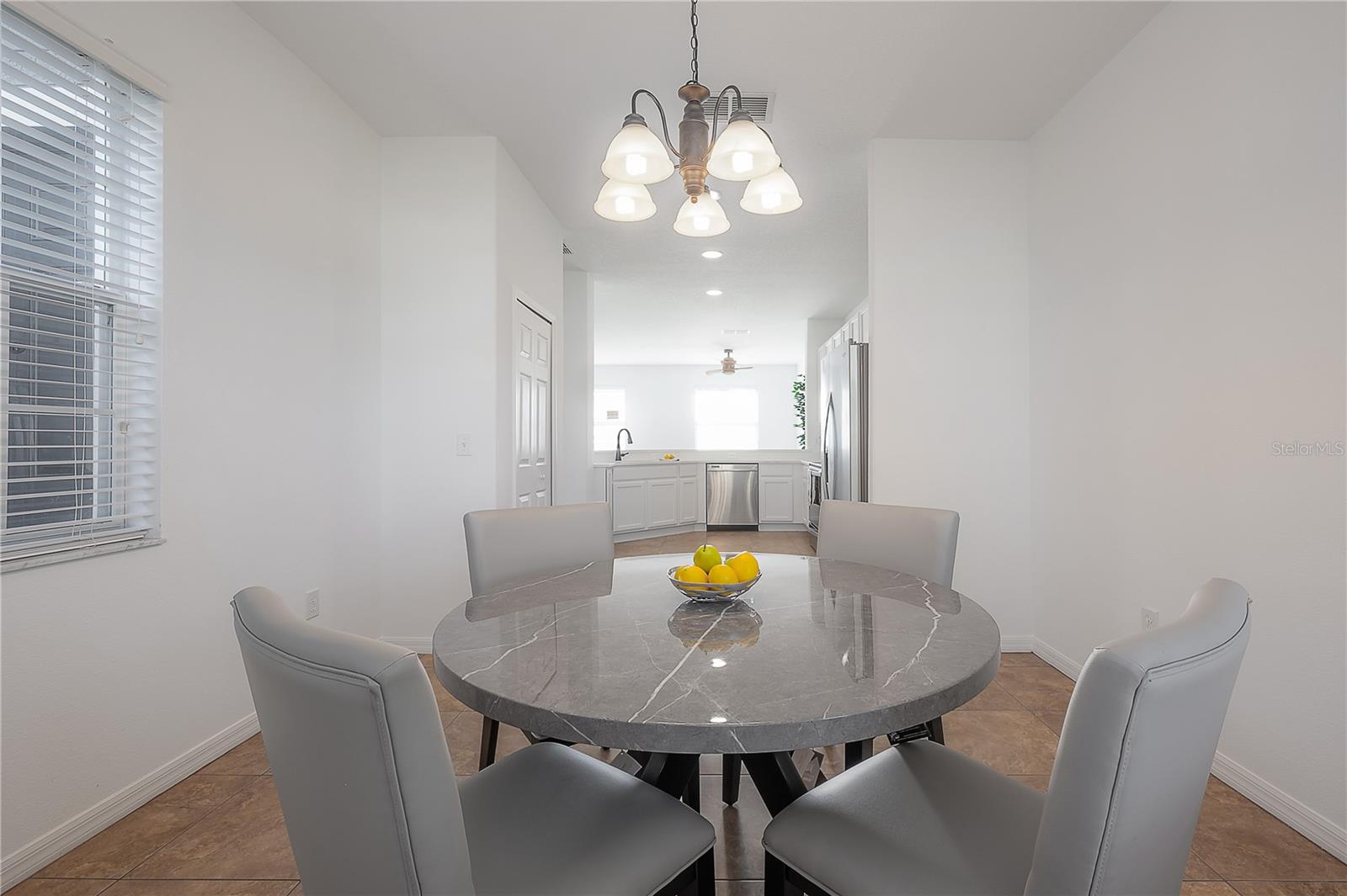 Eat-in breakfast room in kitchen.