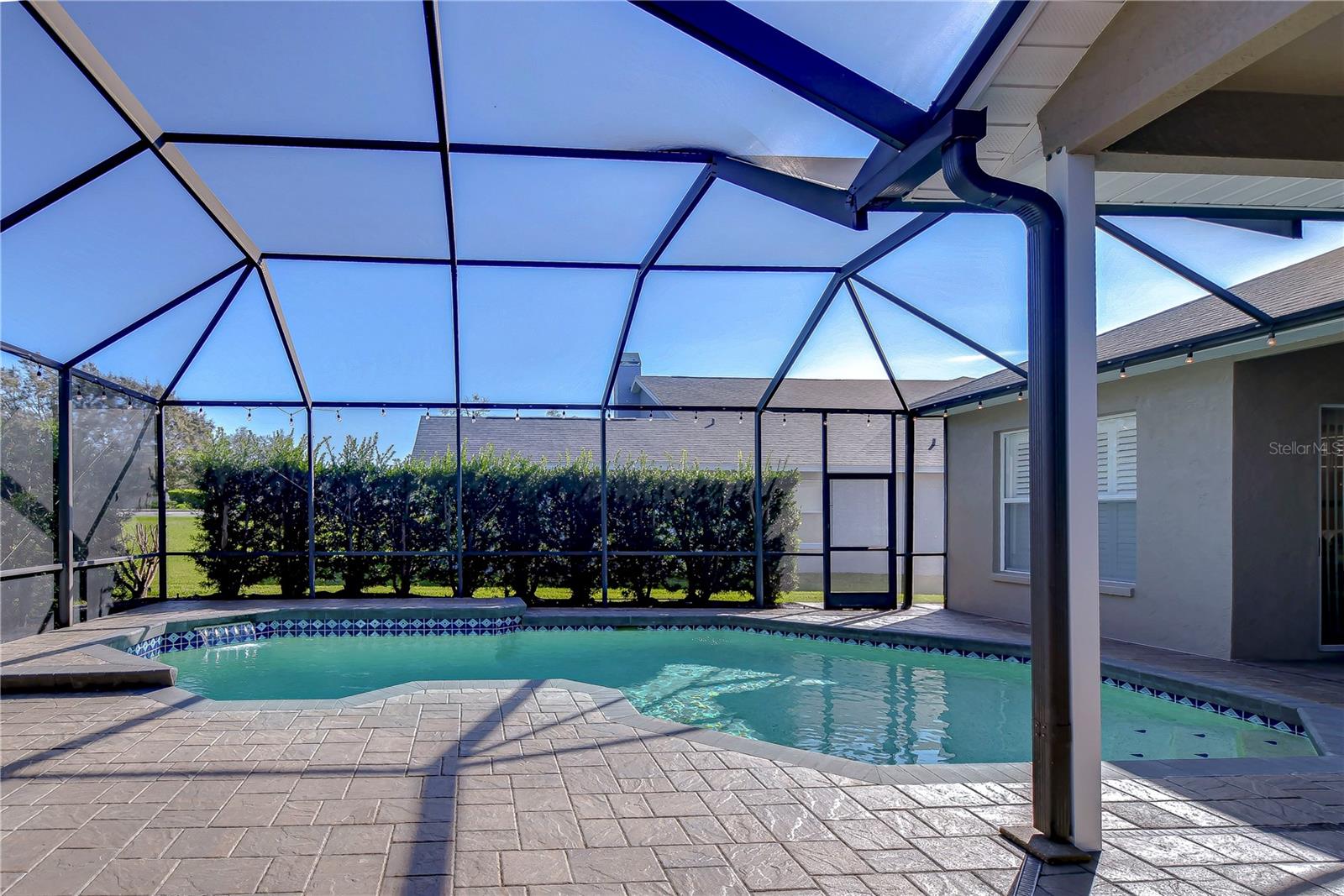 your own private screened pool oasis.