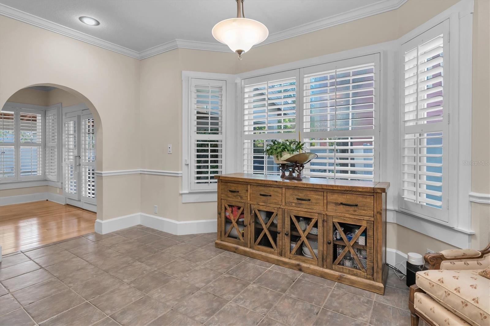 Eat-in Area in Kitchen with Bay Window